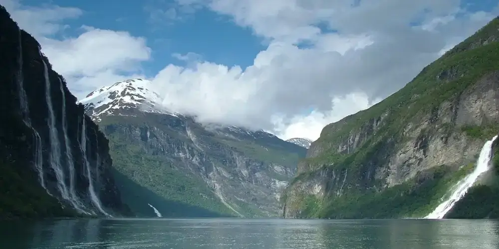 фьорд Нэрёйфьорд